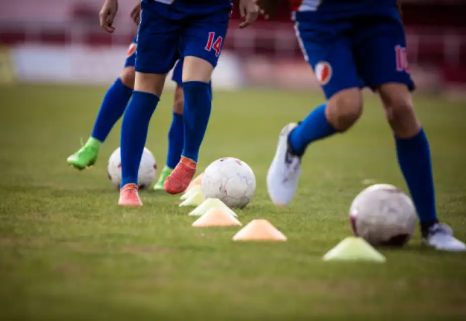 FK Vinoř : SK Ďáblice  0:4  (0:2)